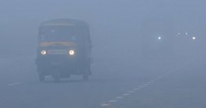 ઉત્તર ભારત ઠંડીની ચપેટમાં, આકાશમાં ધુમ્મસ છવાતા 30 ફ્લાઈટ મોડી, ટ્રેનોની ગતિ પણ ધીમી પડી